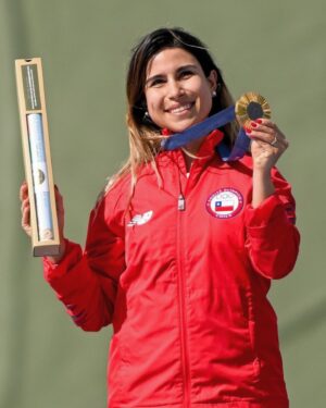 Natalia Ducó Instagram - CAMPEONA OLÍMPICA 🥇 
Felicitaciones Fran ❤️🥹! Lo lograste!
Que mujer más grande que eres @fran.crovetto 

Enseñanza para todos los niños y niñas de Chile, de que si se puede y tú, hoy, escribiste historia para CHILE 🇨🇱. 

Gracias por tanto, te mereces todo. Ojalá puedan dimensionar en Chile lo que has logrado, porque es 
T R E M E N D O! 

Monumento, recibimiento en la moneda, recintos deportivos con tu nombre, sueldo vitalicio, eso y más!

Ahora Chile tiene que reconocer lo que has concretado!

Te admiro 🫶🏼

PD: foto 3, reacción de cuando gana 🤯❤️🫶🏼