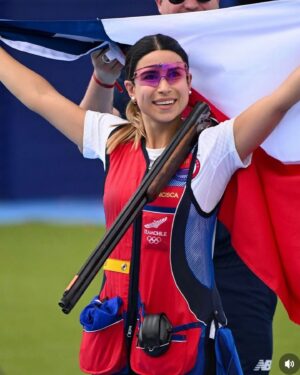 Natalia Ducó Instagram - CAMPEONA OLÍMPICA 🥇 
Felicitaciones Fran ❤️🥹! Lo lograste!
Que mujer más grande que eres @fran.crovetto 

Enseñanza para todos los niños y niñas de Chile, de que si se puede y tú, hoy, escribiste historia para CHILE 🇨🇱. 

Gracias por tanto, te mereces todo. Ojalá puedan dimensionar en Chile lo que has logrado, porque es 
T R E M E N D O! 

Monumento, recibimiento en la moneda, recintos deportivos con tu nombre, sueldo vitalicio, eso y más!

Ahora Chile tiene que reconocer lo que has concretado!

Te admiro 🫶🏼

PD: foto 3, reacción de cuando gana 🤯❤️🫶🏼