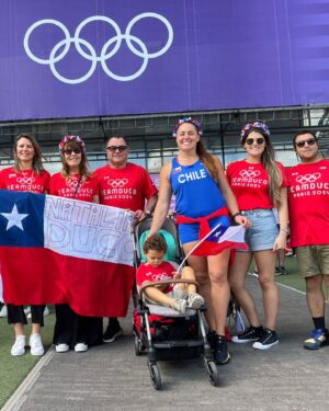 Natalia Ducó Instagram - 4 x OLYMPIC Check ✔️♾️

Beijing 2008 🇨🇳 
Londres 2012 🇬🇧 
Río 2016 🇧🇷 
Paris 2024 🇫🇷 x mamá de Lu ✔️ 

Representar a Chile siempre ha sido, es y será, lo más grande e importante que me ha tocado vivir. 

Mi sueño y objetivo (muy improbable) era clasificar. Era estar acá y ganarme este cupo con mis resultados. Sin duda no era obtener un resultado deportivo (deportivamente mi actuación no me dejó conforme, sobre todo por el trabajo que José Luis realizó conmigo y no pude verse plasmado en una marca y mejor lugar), era cumplir con un ciclo interno de superación de dificultades, de aprendizaje que tenía que culminar en un escenario como este. Y esa meta, que era mi meta, esa si se logró!  Mi corazón está en paz. Mi alma también. 

Un gran reconocimiento a mi querida compañera de equipo @ivanagallardoc que lo hizo muy bien y estoy muy orgullosa de ella! 🫶🏼🇨🇱

La adaptabilidad, la resiliencia y la capacidad de enfrentar desafíos que te aterroricen es el camino al crecimiento interno. De levantarme una y otra vez ante las dificultades, los errores y los fracasos. Me he dedicado a salir de mi zona de confort para convertirme cada día en un mejor ser humano. Sin duda lo he conseguido. 

Hay una linda historia que contar y que pronto podrán conocer. Manténganse atentos! 😎
 
Muchísimas gracias a todos los miles y miles de mensajes de amor que he recibido. Mi corazón no da más de amor.

Gracias a mi familia por estar siempre @duco_ibanez_luciano @beasoler9 @cataduco @beaduco @sergio_pemjean @lucianoduco @vrk14 

Y a mi equipo, de ahora, y de antes, que si bien primera vez que estaba sola, sin ningún miembro de mi equipo acá, están dentro de mí:
José Luis Martínez 
@cardemilcarlos 
@javi_maya 
@bastigm90 
@vero_latuf 
@dariocorreamunoz 
@doctormarcelosajuria 
@ja_baracatt 
Doc Salazar 
Y muchos más 🫶🏼

Y a mi querida Dulce, que desde el cielo, y dentro de mí, nunca se ha ido completamente. Sigue y seguirá viviendo dentro de mí. 🍭 

Seguimos! ♾️🚀🇨🇱🧠💫

Gracias 
@underarmour.cl 
@fundacionteapoyamos 
@pf_marca_oficial 
@clinicameds 
@teamchile_coch 
@indchile 
@biocare_chile 
@newscience_cl 
@team.salmon 
@salmonchile 
@biomedics.cl
@celachile