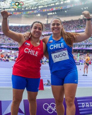 Natalia Ducó Instagram - 4 x OLYMPIC Check ✔️♾️

Beijing 2008 🇨🇳 
Londres 2012 🇬🇧 
Río 2016 🇧🇷 
Paris 2024 🇫🇷 x mamá de Lu ✔️ 

Representar a Chile siempre ha sido, es y será, lo más grande e importante que me ha tocado vivir. 

Mi sueño y objetivo (muy improbable) era clasificar. Era estar acá y ganarme este cupo con mis resultados. Sin duda no era obtener un resultado deportivo (deportivamente mi actuación no me dejó conforme, sobre todo por el trabajo que José Luis realizó conmigo y no pude verse plasmado en una marca y mejor lugar), era cumplir con un ciclo interno de superación de dificultades, de aprendizaje que tenía que culminar en un escenario como este. Y esa meta, que era mi meta, esa si se logró!  Mi corazón está en paz. Mi alma también. 

Un gran reconocimiento a mi querida compañera de equipo @ivanagallardoc que lo hizo muy bien y estoy muy orgullosa de ella! 🫶🏼🇨🇱

La adaptabilidad, la resiliencia y la capacidad de enfrentar desafíos que te aterroricen es el camino al crecimiento interno. De levantarme una y otra vez ante las dificultades, los errores y los fracasos. Me he dedicado a salir de mi zona de confort para convertirme cada día en un mejor ser humano. Sin duda lo he conseguido. 

Hay una linda historia que contar y que pronto podrán conocer. Manténganse atentos! 😎
 
Muchísimas gracias a todos los miles y miles de mensajes de amor que he recibido. Mi corazón no da más de amor.

Gracias a mi familia por estar siempre @duco_ibanez_luciano @beasoler9 @cataduco @beaduco @sergio_pemjean @lucianoduco @vrk14 

Y a mi equipo, de ahora, y de antes, que si bien primera vez que estaba sola, sin ningún miembro de mi equipo acá, están dentro de mí:
José Luis Martínez 
@cardemilcarlos 
@javi_maya 
@bastigm90 
@vero_latuf 
@dariocorreamunoz 
@doctormarcelosajuria 
@ja_baracatt 
Doc Salazar 
Y muchos más 🫶🏼

Y a mi querida Dulce, que desde el cielo, y dentro de mí, nunca se ha ido completamente. Sigue y seguirá viviendo dentro de mí. 🍭 

Seguimos! ♾️🚀🇨🇱🧠💫

Gracias 
@underarmour.cl 
@fundacionteapoyamos 
@pf_marca_oficial 
@clinicameds 
@teamchile_coch 
@indchile 
@biocare_chile 
@newscience_cl 
@team.salmon 
@salmonchile 
@biomedics.cl
@celachile