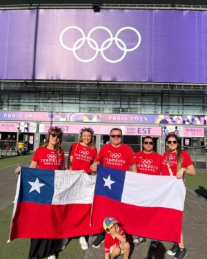 Natalia Ducó Instagram - 4 x OLYMPIC Check ✔️♾️

Beijing 2008 🇨🇳 
Londres 2012 🇬🇧 
Río 2016 🇧🇷 
Paris 2024 🇫🇷 x mamá de Lu ✔️ 

Representar a Chile siempre ha sido, es y será, lo más grande e importante que me ha tocado vivir. 

Mi sueño y objetivo (muy improbable) era clasificar. Era estar acá y ganarme este cupo con mis resultados. Sin duda no era obtener un resultado deportivo (deportivamente mi actuación no me dejó conforme, sobre todo por el trabajo que José Luis realizó conmigo y no pude verse plasmado en una marca y mejor lugar), era cumplir con un ciclo interno de superación de dificultades, de aprendizaje que tenía que culminar en un escenario como este. Y esa meta, que era mi meta, esa si se logró!  Mi corazón está en paz. Mi alma también. 

Un gran reconocimiento a mi querida compañera de equipo @ivanagallardoc que lo hizo muy bien y estoy muy orgullosa de ella! 🫶🏼🇨🇱

La adaptabilidad, la resiliencia y la capacidad de enfrentar desafíos que te aterroricen es el camino al crecimiento interno. De levantarme una y otra vez ante las dificultades, los errores y los fracasos. Me he dedicado a salir de mi zona de confort para convertirme cada día en un mejor ser humano. Sin duda lo he conseguido. 

Hay una linda historia que contar y que pronto podrán conocer. Manténganse atentos! 😎
 
Muchísimas gracias a todos los miles y miles de mensajes de amor que he recibido. Mi corazón no da más de amor.

Gracias a mi familia por estar siempre @duco_ibanez_luciano @beasoler9 @cataduco @beaduco @sergio_pemjean @lucianoduco @vrk14 

Y a mi equipo, de ahora, y de antes, que si bien primera vez que estaba sola, sin ningún miembro de mi equipo acá, están dentro de mí:
José Luis Martínez 
@cardemilcarlos 
@javi_maya 
@bastigm90 
@vero_latuf 
@dariocorreamunoz 
@doctormarcelosajuria 
@ja_baracatt 
Doc Salazar 
Y muchos más 🫶🏼

Y a mi querida Dulce, que desde el cielo, y dentro de mí, nunca se ha ido completamente. Sigue y seguirá viviendo dentro de mí. 🍭 

Seguimos! ♾️🚀🇨🇱🧠💫

Gracias 
@underarmour.cl 
@fundacionteapoyamos 
@pf_marca_oficial 
@clinicameds 
@teamchile_coch 
@indchile 
@biocare_chile 
@newscience_cl 
@team.salmon 
@salmonchile 
@biomedics.cl
@celachile