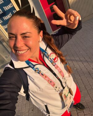 Natalia Ducó Instagram - 4 x OLYMPIC Check ✔️♾️

Beijing 2008 🇨🇳 
Londres 2012 🇬🇧 
Río 2016 🇧🇷 
Paris 2024 🇫🇷 x mamá de Lu ✔️ 

Representar a Chile siempre ha sido, es y será, lo más grande e importante que me ha tocado vivir. 

Mi sueño y objetivo (muy improbable) era clasificar. Era estar acá y ganarme este cupo con mis resultados. Sin duda no era obtener un resultado deportivo (deportivamente mi actuación no me dejó conforme, sobre todo por el trabajo que José Luis realizó conmigo y no pude verse plasmado en una marca y mejor lugar), era cumplir con un ciclo interno de superación de dificultades, de aprendizaje que tenía que culminar en un escenario como este. Y esa meta, que era mi meta, esa si se logró!  Mi corazón está en paz. Mi alma también. 

Un gran reconocimiento a mi querida compañera de equipo @ivanagallardoc que lo hizo muy bien y estoy muy orgullosa de ella! 🫶🏼🇨🇱

La adaptabilidad, la resiliencia y la capacidad de enfrentar desafíos que te aterroricen es el camino al crecimiento interno. De levantarme una y otra vez ante las dificultades, los errores y los fracasos. Me he dedicado a salir de mi zona de confort para convertirme cada día en un mejor ser humano. Sin duda lo he conseguido. 

Hay una linda historia que contar y que pronto podrán conocer. Manténganse atentos! 😎
 
Muchísimas gracias a todos los miles y miles de mensajes de amor que he recibido. Mi corazón no da más de amor.

Gracias a mi familia por estar siempre @duco_ibanez_luciano @beasoler9 @cataduco @beaduco @sergio_pemjean @lucianoduco @vrk14 

Y a mi equipo, de ahora, y de antes, que si bien primera vez que estaba sola, sin ningún miembro de mi equipo acá, están dentro de mí:
José Luis Martínez 
@cardemilcarlos 
@javi_maya 
@bastigm90 
@vero_latuf 
@dariocorreamunoz 
@doctormarcelosajuria 
@ja_baracatt 
Doc Salazar 
Y muchos más 🫶🏼

Y a mi querida Dulce, que desde el cielo, y dentro de mí, nunca se ha ido completamente. Sigue y seguirá viviendo dentro de mí. 🍭 

Seguimos! ♾️🚀🇨🇱🧠💫

Gracias 
@underarmour.cl 
@fundacionteapoyamos 
@pf_marca_oficial 
@clinicameds 
@teamchile_coch 
@indchile 
@biocare_chile 
@newscience_cl 
@team.salmon 
@salmonchile 
@biomedics.cl
@celachile