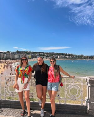 Natalia Ducó Instagram - 🌊 V A C A C I O N E S 🌊 

Pueden crees que después de 20 años de atleta profesional es primera vez que me quedo con mi familia de vacaciones después de un evento deportivo importante. 20 años! 😅🤯😱 

Tanto amor y tantas fotos que no me alcanzó para subir todo! Cuál les gustó más? 📸 

Solo para compartir lo que han sido estos días con mi comunidad que me ha acompañado todo el camino para llegar hasta acá! Los quiero y los leo! Gracias por llenar mi corazón de amor! ❤️‍🔥

📍 Paris, Francia 🇫🇷
📍 Biarritz, Francia 🇫🇷 
📍 San Sebastián, España 🇪🇸