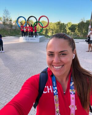Natalia Ducó Instagram - Después de 1 mes, mañana veo a LU y me duele la guata de nervios. ❤️‍🩹
Les dejo estas imágenes que muestran más que mil palabras lo que han sido estos días por acá! 💫♾️🚀

📍 Villa Olímpica 🇫🇷 @paris2024 🫶🏼 

#olympics #paris2024 #JuegosOlimpicos 

PD: La canción, es La favorita de Lu, se la sabe de memoria y la canta! 🥹🥰