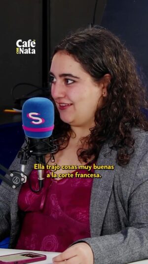 Natalia Valdebenito Instagram - Volvió al #CaféConNata nuestra historiadora favorita, @aamandiz, para hablarnos de la reina Catalina de Médici 👑 la misma que revolucionó la corte francesa e introdujo el tenedor 🤯🍴

🎧 Encuentra el programa completo en YouTube y Spotify.

#CaféConNata #Amandiz #Historia #Francia