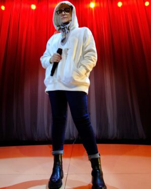 Natalia Valdebenito Instagram - Solo quedan dos fechas y termina la gira de invierno de “ESTO ES UN SECRETO”. El tiempo pasa muy rápido. Ha sido intenso y entretenido. 

CHILLÁN. Viernes 30/ agosto. Teatro Municipal de Chillán. 20 hrs. 
CONCEPCIÓN. Domingo 01/sept. Teatro Universidad de Concepción. 18.30 hrs. 
Entradas @puntoticket 

Gracias por todo, público lindo. Este finde en Osorno y Puerto Varas estuvo maravilloso. 🤫🔥
¡Nos vemos pronto! 

Artista📸 @lucianofrancino 💚