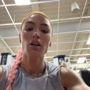 Natalie Eva Marie Instagram - A little Texas Gym 🦾🤠& Pool action👙☀️@jonathan_coyle 
-
🏋️‍♀️Workout fits: @tyrsport 
😎Sunnies: @tyrsport 
🧢Hats: @tyrsport 

💥Use My Code To Save 💸
𝐍𝐄𝐌𝐅𝐆𝐒
-
#BearNBoots #GymTanNoLaundry 😂 #SummerTimeVibes #GodBlessTexas