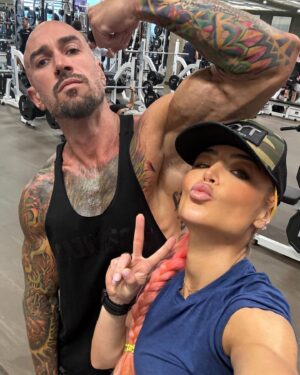 Natalie Eva Marie Instagram - A little Texas Gym 🦾🤠& Pool action👙☀️@jonathan_coyle 
-
🏋️‍♀️Workout fits: @tyrsport 
😎Sunnies: @tyrsport 
🧢Hats: @tyrsport 

💥Use My Code To Save 💸
𝐍𝐄𝐌𝐅𝐆𝐒
-
#BearNBoots #GymTanNoLaundry 😂 #SummerTimeVibes #GodBlessTexas
