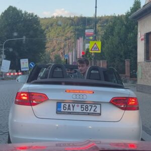 Natálie Grossová Instagram - Střípky z natáčení klipu ŽIJ A NECH ŽÍT :D Najdete ho na YT a myslím, že to opravdu chcete vidět🫡
•
•
Photo by the best: @denisagrossova