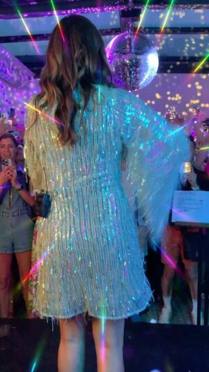 Natalie Imbruglia Instagram - How to work a 360 audience at LONDON PRIDE… it’s all in the head turn 😜💜 To everyone singing their heart out  with me… you made my night!!! I love my job. Grateful for every opportunity I get to share this exchange. Spread light and love! We are so lucky 🌈🪩✨ #londonpride #onlylove