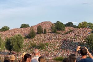 Natalie Lecznar Instagram - Munich, I am still blown away by how many of you showed up inside and outside of the stadium each night. All of the hearts during “Lover” and, of course, the Willow orbs that illuminated the stadium were unreal. Thank you for showing us so much love! 🟠