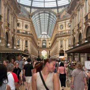 Natalie Peterson Instagram - MILANO 🇮🇹 Already planning my next trip back to this lovely city! We shopped till we dropped, saw some famous sights, and drank lots of Aperol e vino 🥂 Grazie mille ✨

#milano #milan #italy #prada #travel #shopping #lifestyle #aperolspritz #wine #dinner #friends #erastourdancers