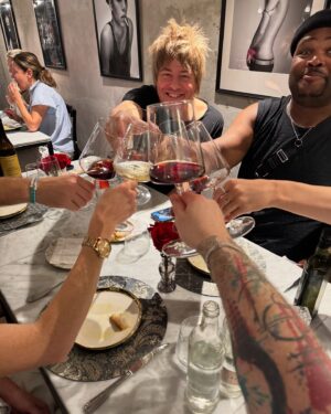 Natalie Peterson Instagram - MILANO 🇮🇹 Already planning my next trip back to this lovely city! We shopped till we dropped, saw some famous sights, and drank lots of Aperol e vino 🥂 Grazie mille ✨

#milano #milan #italy #prada #travel #shopping #lifestyle #aperolspritz #wine #dinner #friends #erastourdancers