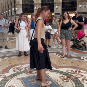 Natalie Peterson Instagram - MILANO 🇮🇹 Already planning my next trip back to this lovely city! We shopped till we dropped, saw some famous sights, and drank lots of Aperol e vino 🥂 Grazie mille ✨

#milano #milan #italy #prada #travel #shopping #lifestyle #aperolspritz #wine #dinner #friends #erastourdancers