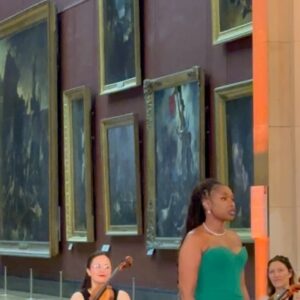 Natalie Portman Instagram - The most amazing date night with my friend Pami last night at the Louvre…Thank you @iamjhud for giving us all goosebumps with your rendition of Leonard Cohen’s Hallelujah ✨