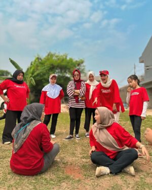 Natalie Sarah Instagram - 17 Agustus kemarin 🇮🇩 , with Bestie Tetangga ku yg Heboh dan Seru 😆😂🤪 
-
#harikemerdekaan #17agustus #indonesia #merahputih #tetangga #family #hutrike79