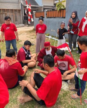 Natalie Sarah Instagram - 17 Agustus kemarin 🇮🇩 , with Bestie Tetangga ku yg Heboh dan Seru 😆😂🤪 
-
#harikemerdekaan #17agustus #indonesia #merahputih #tetangga #family #hutrike79