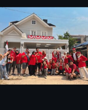 Natalie Sarah Instagram - 17 Agustus kemarin 🇮🇩 , with Bestie Tetangga ku yg Heboh dan Seru 😆😂🤪 
-
#harikemerdekaan #17agustus #indonesia #merahputih #tetangga #family #hutrike79