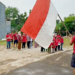 Natalie Sarah Instagram - 17 Agustus kemarin 🇮🇩 , with Bestie Tetangga ku yg Heboh dan Seru 😆😂🤪 
-
#harikemerdekaan #17agustus #indonesia #merahputih #tetangga #family #hutrike79