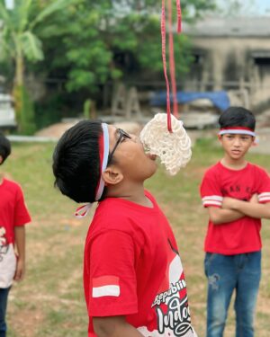 Natalie Sarah Instagram - 17 Agustus kemarin 🇮🇩 , with Bestie Tetangga ku yg Heboh dan Seru 😆😂🤪 
-
#harikemerdekaan #17agustus #indonesia #merahputih #tetangga #family #hutrike79