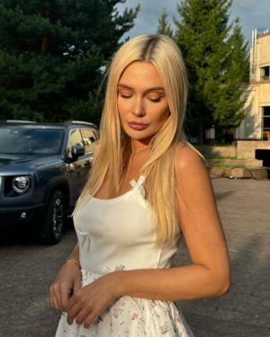 Natalya Rudova Instagram - She likes who she’s
and that is just
so  fucking  attractive

 Summer 2024 ❤️