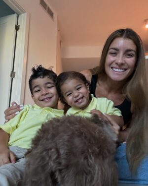 Natasha Domínguez Instagram - “Los hijos son de la mamá” y los perros, y la ropa, y las tareas  y todo😂❤️ Te das cuenta de todo lo que tienes? No te exijas tanto que tienes el mundo ganado✨ (no aplica en todos los casos, pero ellas saben a quien les hablo💕✨)

➡️Slide al 5🥹