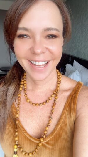 Natasha Klauss Instagram - Me encantó ! @soymotivador 🥰 
Mi papá se llamaba Víctor 🙏 … así que me llamaría VICTORIA 🥰
Bonito mensaje para honrar a nuestros papitos en su mes ! ❤️