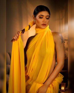 Natasha Majhi Instagram - Radiate confidence in a saree thats speaks volumes ❤️‍🔥
.
.
.
#somamajhiofficial #sareetrend #sareelove #sareefashion #sareeindia #sareestyle #sensualpose #sarees #sareedraping #sareeswag #sotd #trendingnow #iwearhandloom #trendalerts #trendtoday #sareelover #sareeoverseas #fashion #onlineshopping #sensual #designersarees #sareesofinstagram #sareelovers #sareepact #thepallushop #indianwear #silksarees #indianfashion#sari #fyp