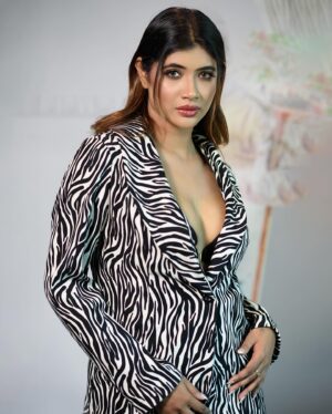 Natasha Majhi Instagram - I am bossy in my own world 🌍
No body can rule me 😎

Blazer : @zara 
📸 : @deepaknathgupta &team
Mua & hair : @mayurichavan_makeovers & team 
Style : @stylist_natty 
📍: @novotelmumbaiairport