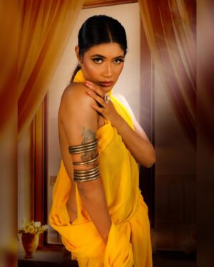 Natasha Majhi Instagram - Radiate confidence in a saree thats speaks volumes ❤️‍🔥
.
.
.
#somamajhiofficial #sareetrend #sareelove #sareefashion #sareeindia #sareestyle #sensualpose #sarees #sareedraping #sareeswag #sotd #trendingnow #iwearhandloom #trendalerts #trendtoday #sareelover #sareeoverseas #fashion #onlineshopping #sensual #designersarees #sareesofinstagram #sareelovers #sareepact #thepallushop #indianwear #silksarees #indianfashion#sari #fyp