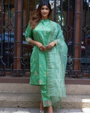 Natasha Majhi Instagram - Real beauty lies in wearing colourful salwar suits 🌷🌷 
.
.
Green suit by : @vredevogel 
📸 : @_yogeshyadav_13 
Asst by : @rdx_shivshankar_yadavanshi @jitendra5440yadav 
Management team : @kailashproductions 
Styling by : @stylist_natty

#somamajhiofficial #trendingsuit #trendingsuits #designersuit #fashionsuit #bridalsuit #latestsuits #designersuits #suit #onlinesuits #suitsforwomen #designerkurti #onlinesuit #suitsforladies #suitsforwomens #designerwomenswear #designerdressesforwomen #latestsuit #latestsuitsonline #trendingwomensfashion #fashionsuits #onlinesuitsinindia