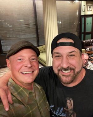 Nate Richert Instagram - Genuine dude, this guy. @realjoeyfatone #90sCon @thats4ent #nsync #sabrinatheteenagewitch