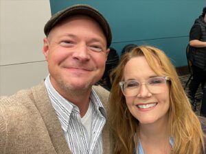 Nate Richert Instagram - I got to meet one of my favorite people @lea_thompson here at #90sCon @thats4ent !! #backtothefuture #sabrinatheteenagewitch #howardtheduck