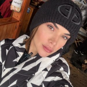 Nathalia Gomes Instagram - 🇦🇷☃️❄️ 

@curadoria.uze 🩷