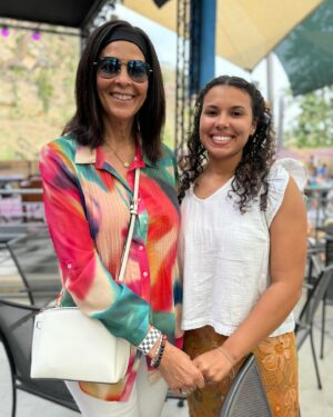 Nathan East Instagram - Happy Birthday, Anita!🎂🙏🏽🥳✨💝🎉🎈🎁💖👑

From the moment I first laid eyes on you on campus at UC San Diego, I knew you were “Miss Right.”😍Today, and every day, I celebrate you and feel incredibly grateful to have you as my best friend, soulmate, partner in life, and the amazing mother of our children. We are blessed beyond belief!!🙏🏽

Here’s to another beautiful trip around the sun, my love!💫☀️