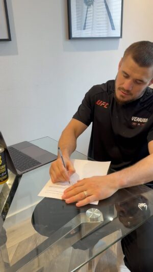 Nathaniel Wood Instagram - Start the day right, sign a fight. @ufc @ufceurope