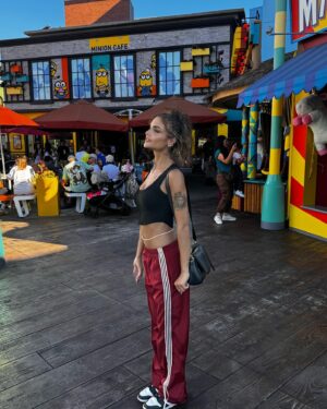 Nathanya Sion Instagram - 1- moi trop contente qui découvre le monde de mario 🥹 @unistudios 
2 & 3 - bah c’est la même ..
4- dans le monde des minions 🥹🥹🥹
5- je parle même pas avec vous si vous avez pas la réf 
6 & 7 - avec un pote 🔥 ( je sais pas comment il s’appel a vrai dire )
8- littéralement moi quand j’aime pas ce que tu me racontes 
9- le meilleur pour la fin ma bestie 🤌🏻❤️‍🔥