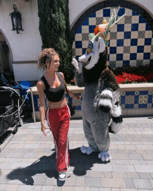 Nathanya Sion Instagram - 1- moi trop contente qui découvre le monde de mario 🥹 @unistudios 
2 & 3 - bah c’est la même ..
4- dans le monde des minions 🥹🥹🥹
5- je parle même pas avec vous si vous avez pas la réf 
6 & 7 - avec un pote 🔥 ( je sais pas comment il s’appel a vrai dire )
8- littéralement moi quand j’aime pas ce que tu me racontes 
9- le meilleur pour la fin ma bestie 🤌🏻❤️‍🔥