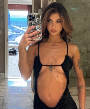 Nathanya Sion Instagram - C’est les seules photos que j’ai de mon anniversaire 😳🙈 
25 ans déjà … 🎂 
Leo Season ♌️