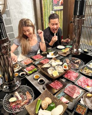 Nattharat Kornkaew Instagram - อิตาดาคิมัส​ จะกินแล้วนะค๊าบบบบ!
รูปแรกยังไม่เป็นไรลองเลื่อนรูปถัดไปรู้เรื่อง! 
ก่อนวันเกิดขอซักหน่อยยิ่งอากาศดีๆแบบนี้
จัดเต็มกับ "อิโระริ" ร้านอิซากายะสีลม เนื้อวากิวพรีเมียม ไทยวากิว 🥩🍢🍤🥃🍶 @irori.bkk