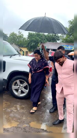 Navaneet Kaur Instagram - 🙏🏻