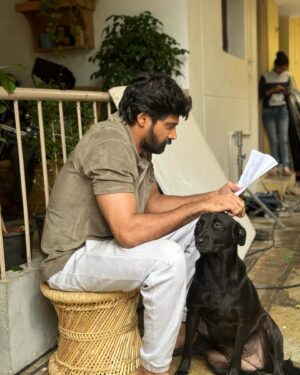 Naveen Chandra Instagram - This beautiful black, well-coated fur, Jimmy, comes every day to see me on set. The moment I step out to breathe and read my scene papers, she wants my full attention. Her presence brings such good, unconditional energy. Thank you, Jimmy, for being an angel. 

#OnSet #FurryFriend #UnconditionalLove #GoodEnergy #ThankYouJimmy #SetLife #Grateful