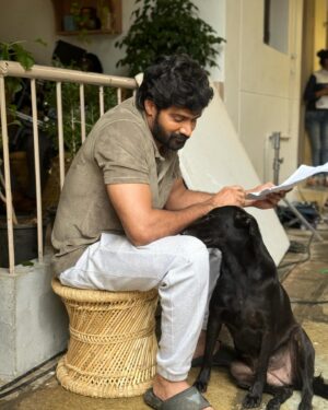 Naveen Chandra Instagram - This beautiful black, well-coated fur, Jimmy, comes every day to see me on set. The moment I step out to breathe and read my scene papers, she wants my full attention. Her presence brings such good, unconditional energy. Thank you, Jimmy, for being an angel. 

#OnSet #FurryFriend #UnconditionalLove #GoodEnergy #ThankYouJimmy #SetLife #Grateful
