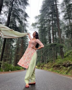 Navneet Kaur Dhillon Instagram - Choose the life that feels right, Every choice shapes your story.🦚💫
.
.
.
.
.
.
.
.
.
.
#ChooseWisely #LiveYourTruth #LifeChoices #AuthenticLiving #MyStory #PathToPurpose #IntentionalLiving #LiveFully #LifeJourney #MakeItCount