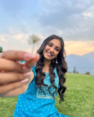 Navneet Kaur Dhillon Instagram - Choose the life that feels right, Every choice shapes your story.🦚💫
.
.
.
.
.
.
.
.
.
.
#ChooseWisely #LiveYourTruth #LifeChoices #AuthenticLiving #MyStory #PathToPurpose #IntentionalLiving #LiveFully #LifeJourney #MakeItCount