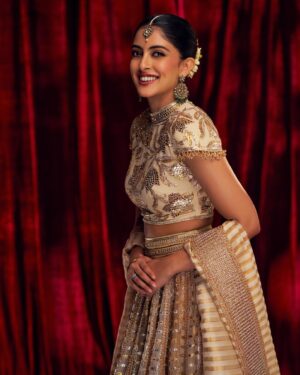 Navya Naveli Nanda Instagram - @abujanisandeepkhosla ♥️

@makeupbyvirja 
@rakshandairanimakeupandhair
@who_wore_what_when 
@rohnpingalay