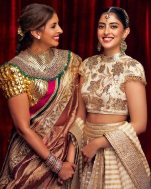 Navya Naveli Nanda Instagram - @abujanisandeepkhosla ♥️

@makeupbyvirja 
@rakshandairanimakeupandhair
@who_wore_what_when 
@rohnpingalay