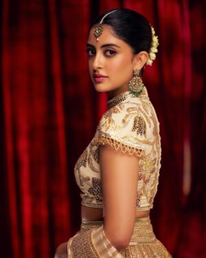Navya Naveli Nanda Instagram - @abujanisandeepkhosla ♥️

@makeupbyvirja 
@rakshandairanimakeupandhair
@who_wore_what_when 
@rohnpingalay