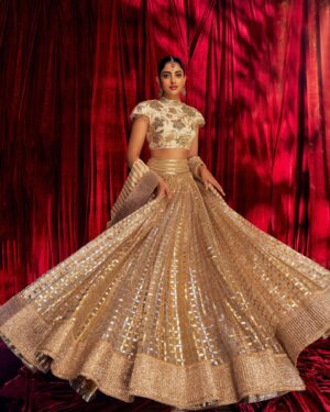 Navya Naveli Nanda Instagram - @abujanisandeepkhosla ♥️

@makeupbyvirja 
@rakshandairanimakeupandhair
@who_wore_what_when 
@rohnpingalay
