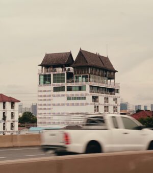 Nawapol Thamrongrattanarit Instagram - thai architecture . / สถาปัตยกรรมไทย , ชอบมาก ผสมโลกเก่าโลกใหม่อย่างลงตัว
#bangkok